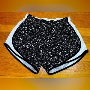 Nike Fit Dry Tempo Track Running Black & White Shorts w/ liner Womens MEDIUM